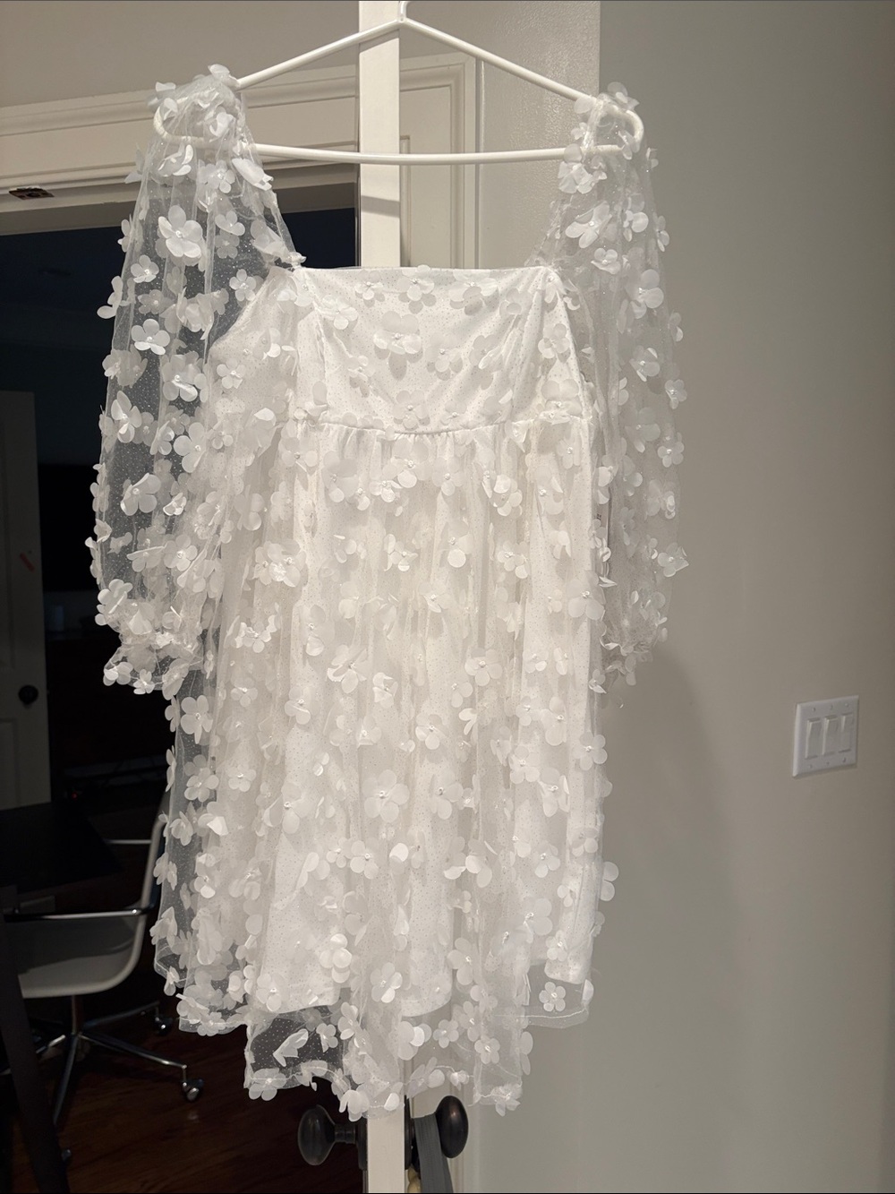 White Floral Appliqué Mini Dress - Feminine Puff Sleeve Style